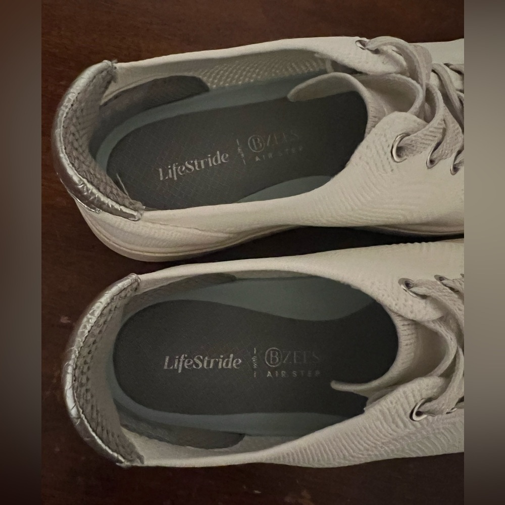 NWOT Bzees LifeStride Women's VIP size 7.5 shite with silver accents lightweight - Picture 6 of 11